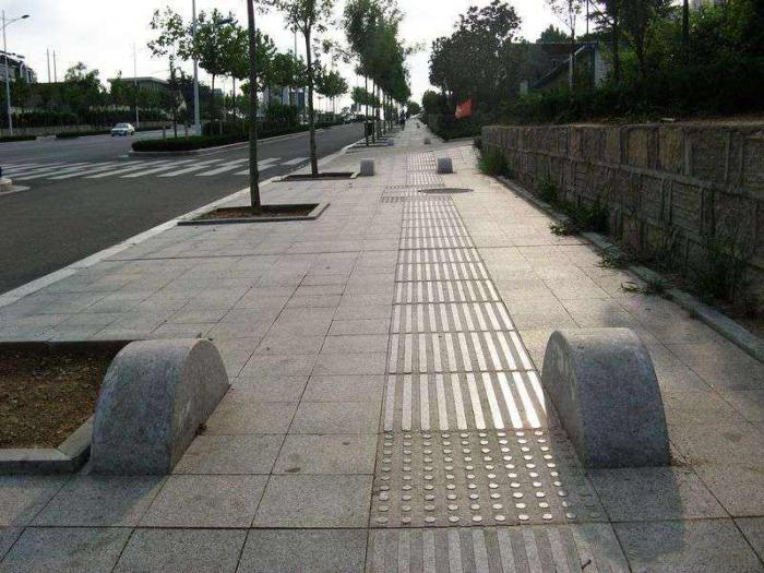 五蓮花盲道板、擋車(chē)柱